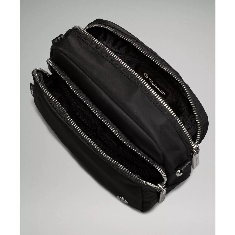 Everywhere Crossbody Bag 2L Metal Hardware - Black - Picture 2 of 4